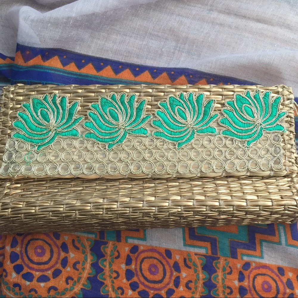 Tunisian Pocketbook